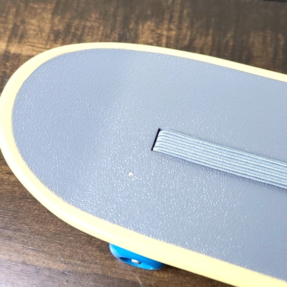 (Retired) American Girl: Skateboard Set - Picture 9 of 9